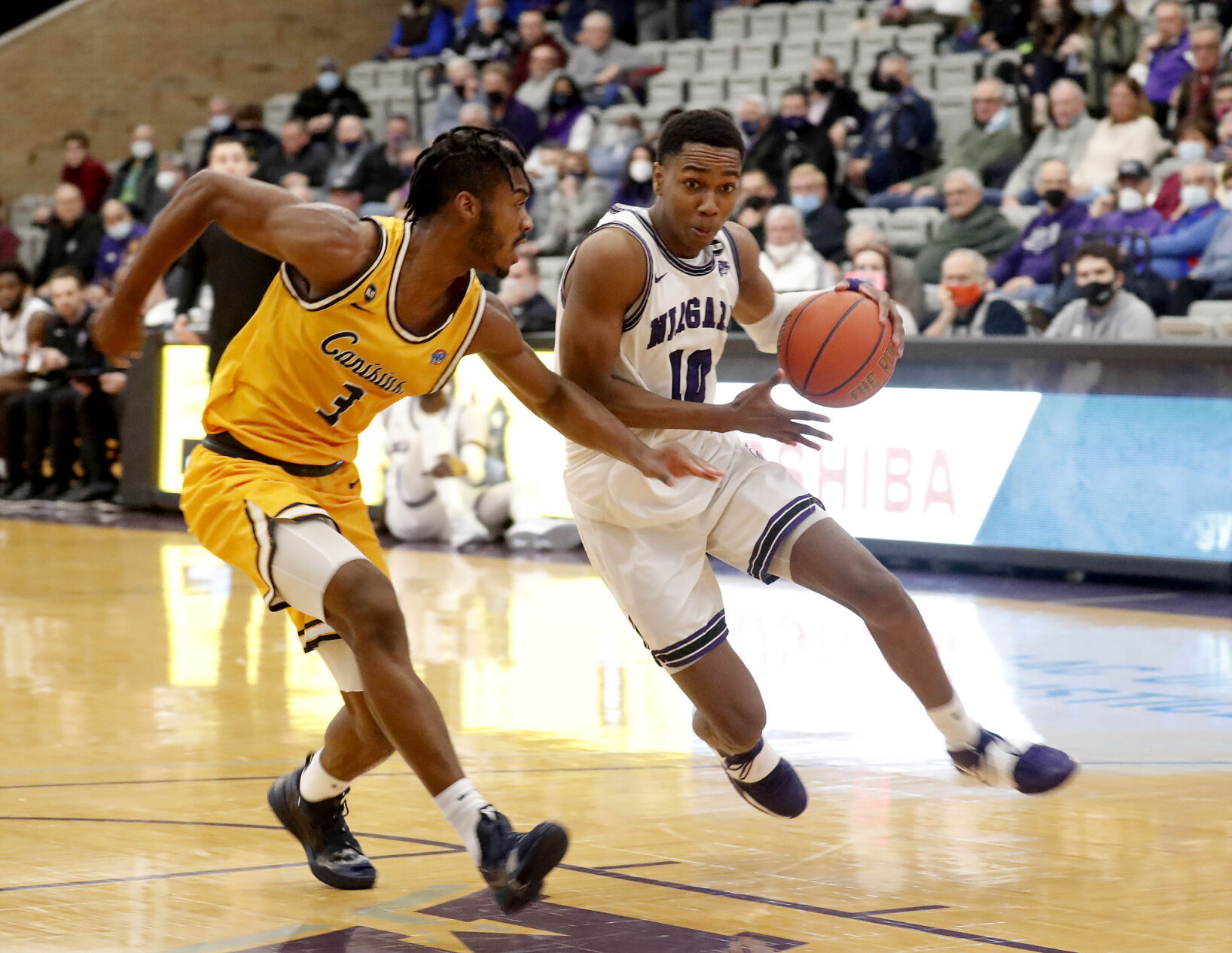 Battle of the Bridge, Canisius at Niagara men's hoops